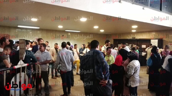 أعداد مكثفة أمام