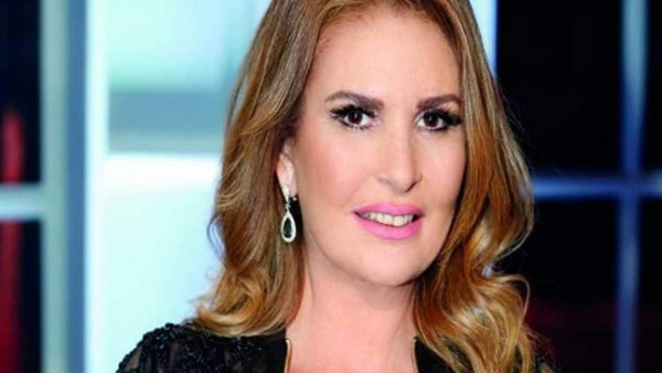 الفنانة يسرا