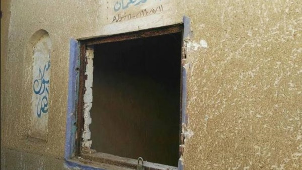 سرقة أبواب المقابر