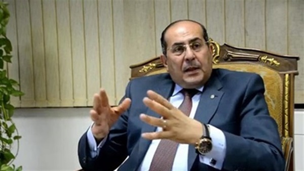 الدكتور أيمن عبد