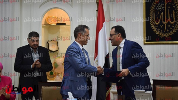 وزير الاسكان وسفير