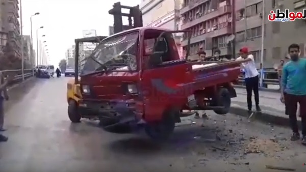 الشرطة ترفع حطام