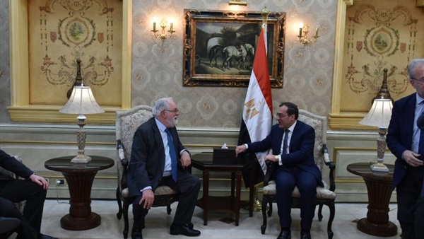 وزير البترول يستقبل