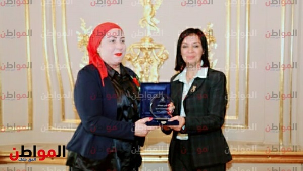 مايا مرسي تكرم الصحفية