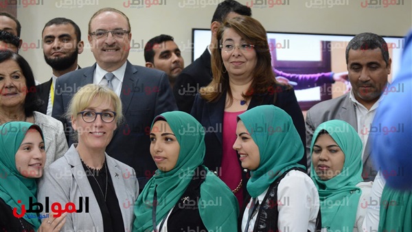  غادة والي تكرم القائمين
