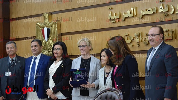 لحظة توقيع البروتوكول