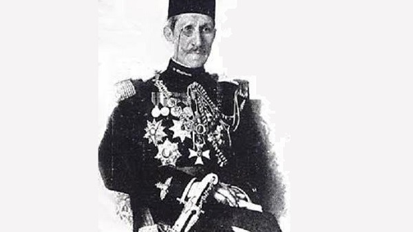 عزيز عزت