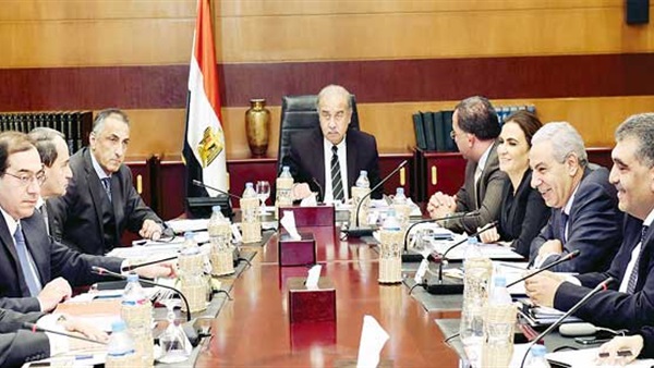 رئيس الوزراء يجتمع