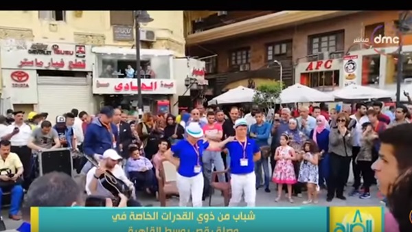 وصلة رقص لشباب من