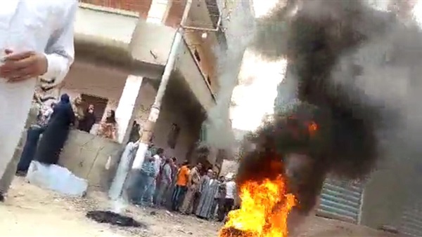 الاهالى معبرين عن