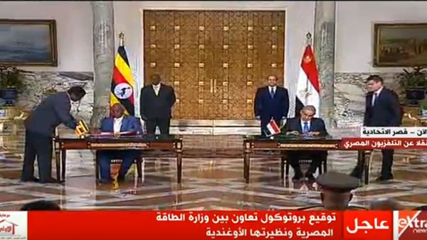 لحظة توقيع المذكرة