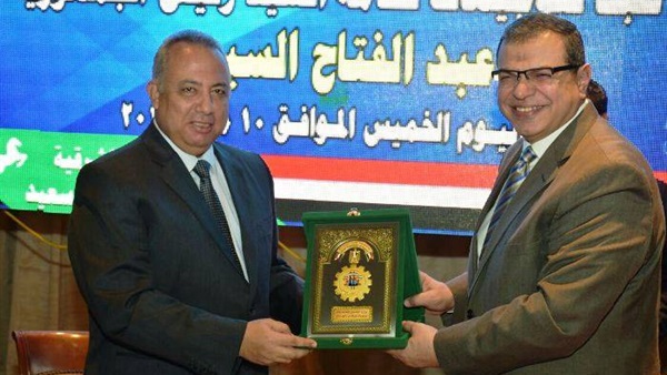 محافظ الشرقية ووزير
