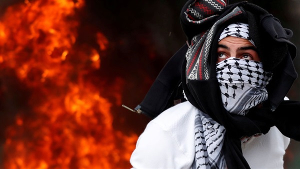 متظاهر فلسطيني