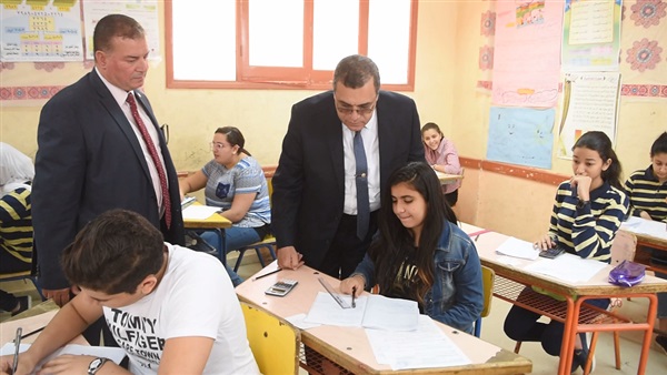 المحافظ اثناء تفقد