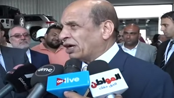 الفريق عبد العزيز