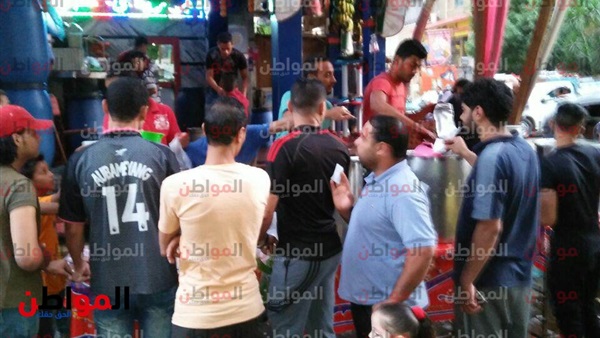 جانب من توافد الاهالي