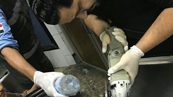 اثناء استخراج اليد