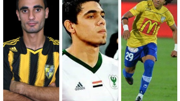 3 لاعبين يتصارعون