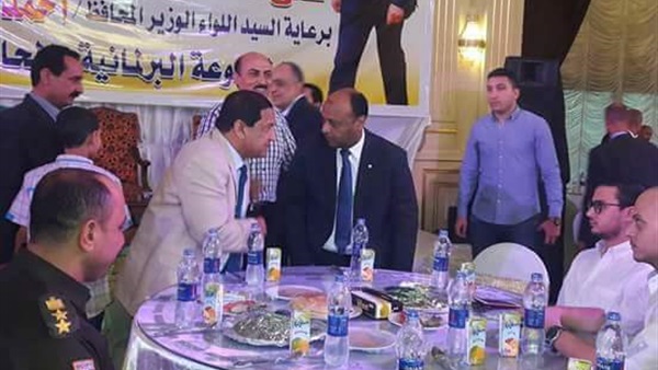مائدة إفطار ضخمة
