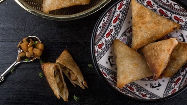 سمبوس بالباذنجان