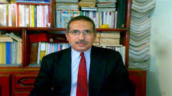 الدكتور عادل منير