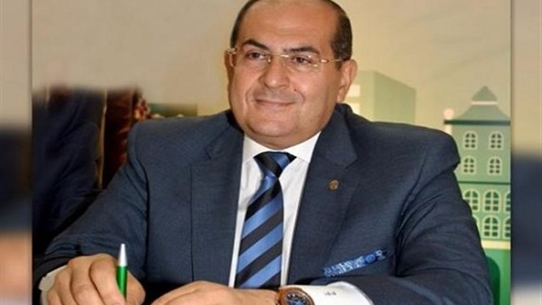 الدكتور ايمن عبدالمنعم