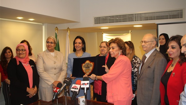 السفيرة مرفت تلاوي