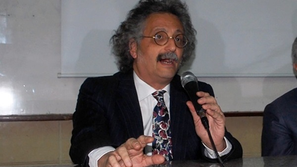 حسين خيري نقيب الأطباء
