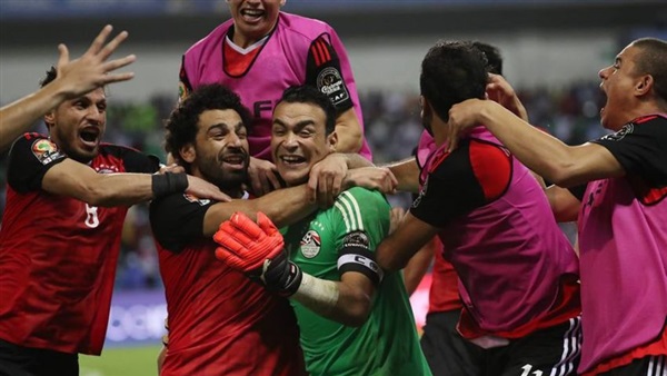 طارق حامد رفقة نجوم