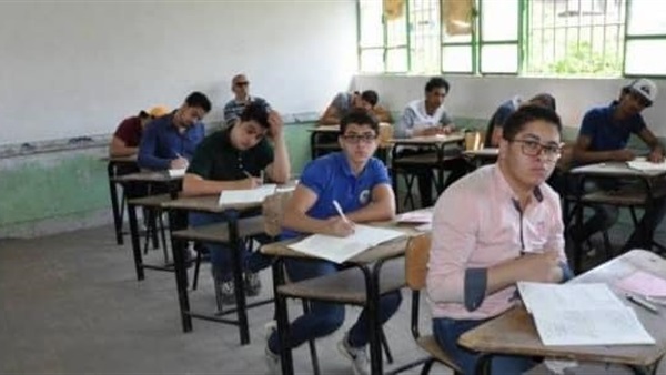 طلاب الاعدادى اثناء