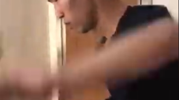 زوجة تضرب زوجها