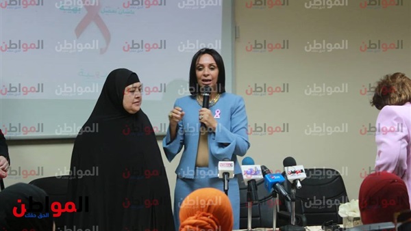 مايا مرسي وإحدى مريضات