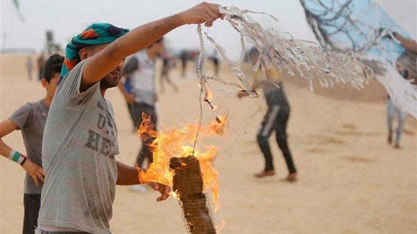 الطائرت الورقية