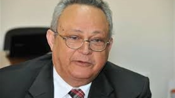 الدكتور أحمد زايد