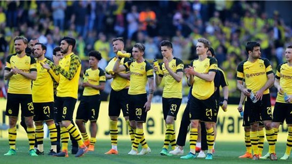 مدافع بوروسيا دورتموند