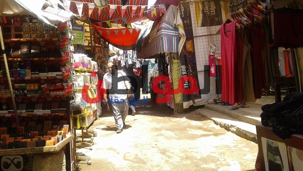 صورة من أمام المحلات