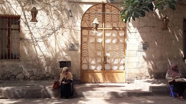 صورة من أمام احدى