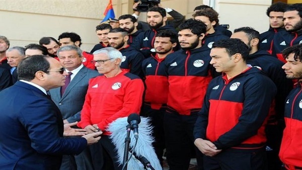 السيسي وبعثة المنتخب