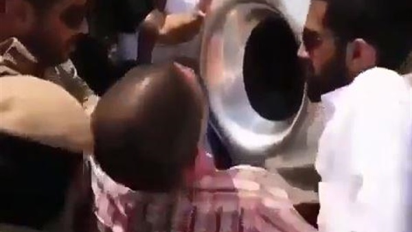 تقبيل الحجر الاسود