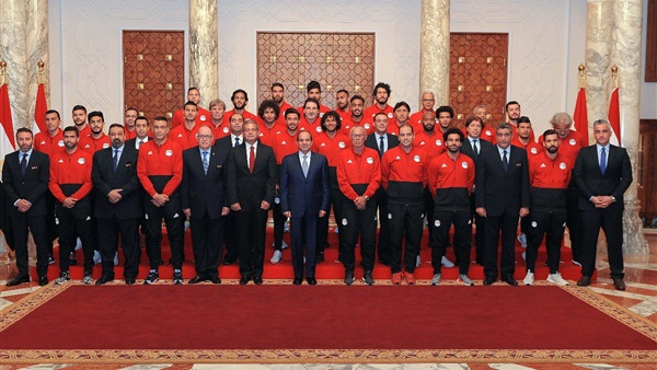 السيسي وبعثة المنتخب