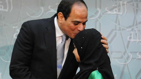 الرئيس السيسي يكرم