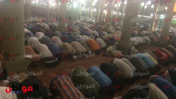 صلاة التراويح بمسجد