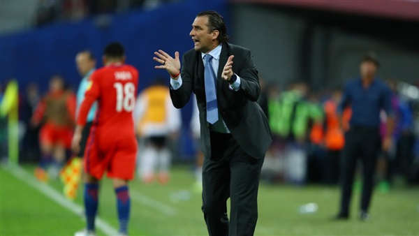 خوان بيتزي مدرب المنتخب