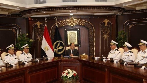 وزير الداخلية يجتمع
