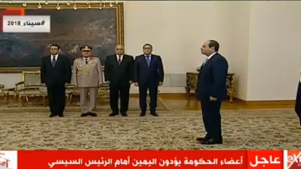 الحكومة الجديدة تؤدي