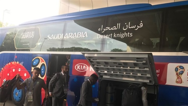 وصول حافلة منتخب
