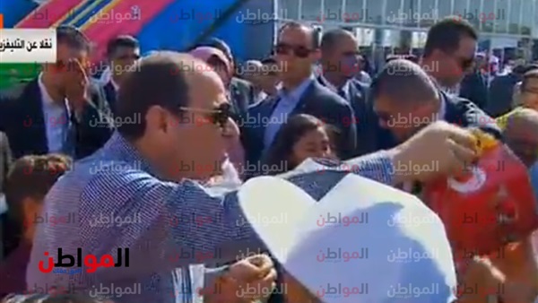 السيسي يقدم وجبات