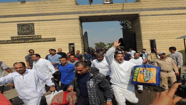 خروج سجناء بموجب