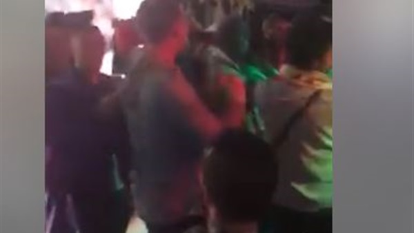مصريون يشعلون كأس