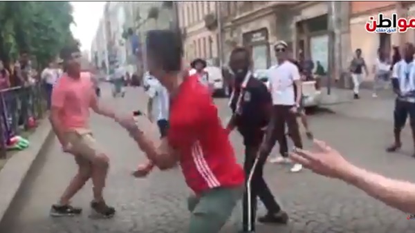 مصريون يلعبون الكرة